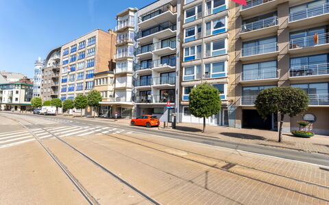 Casa Nova with Balcony: Bâtiment, Ville, Fenêtre, Zone Urbaine, Appartement, Zone Résidentielle, Quartier, Zone Métropolitaine, Ville, Architecture