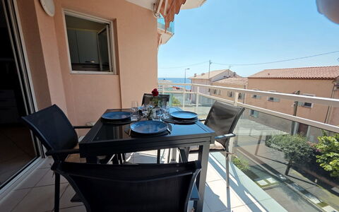 Villa Norma: Meubles, Sol, Sol, Chaise, Appartement, Tache De Bois, Balcon, Table Cuisine Et Salle A Manger, Dur, Mobilier De Jardin