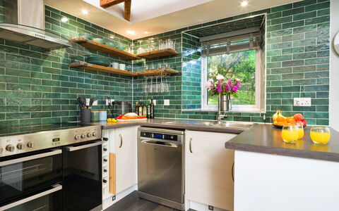 Leetor: Cuisine, Sol, Comptoir, Design Intérieur, Appareil De Cuisine, Sol, Principaux Appliance, Tuile, Cabinetry, Meubles