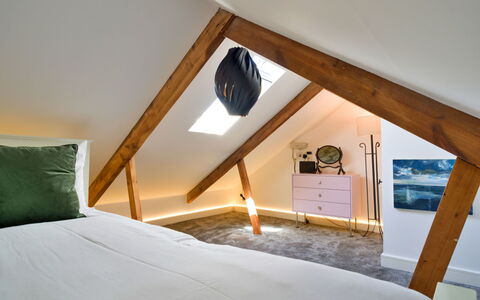 Leetor: Design Intérieur, Sol, Sol, Meubles, Mur, Chambre, Bois, Lit, Plafond, Pièce