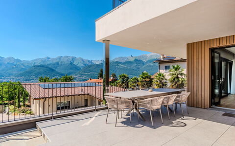 Aura: Domicile, Balcon, Porche, Chaîne De Montagnes, Ombre, Eco Hôtel, Plate-Forme, Chaise, Parquet, Villa