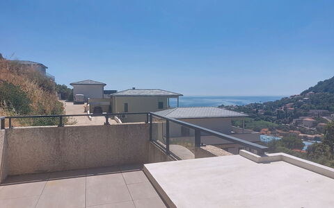 E Follicie: Architecture, Zone Résidentielle, Balcon, Appartement, Biens, Daylighting, Balustrade, Appartement Penthouse