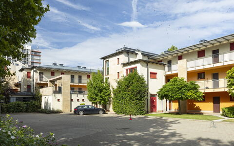 Patti: Sol, Sol, Composite, Piscine, Daylighting, Caractéristique De L'Eau, Tuile