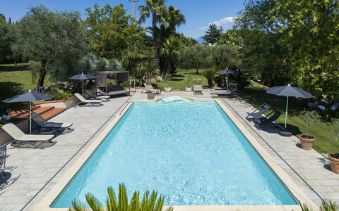 Villa El Perlè, Padenghe sul Garda: Piscine, L'Eau, Mobilier De Jardin, Recours, Balancelle, Parapluie, Meubles, Thermes, Eco Hôtel, Caractéristique De L'Eau