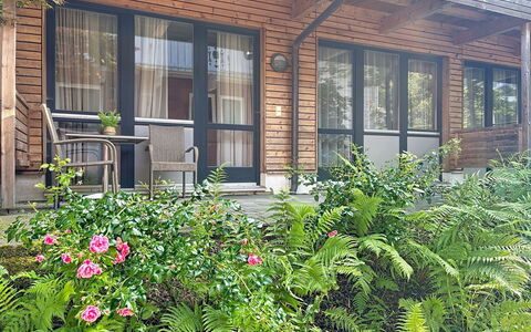 Zell am See 79: Bois, Arbuste, Porte, Siding, Jardin, Chalet, Cour, Tache De Bois, Ombre, Conception