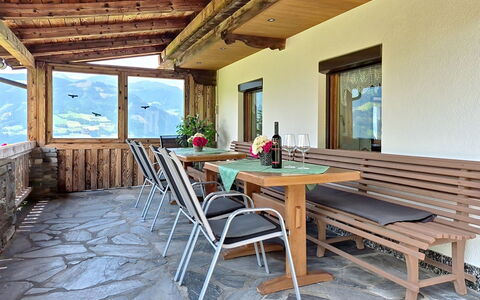Ferienhaus Dinkl: Meubles, Bois, Table, Porche, Chaise, Dur, Tache De Bois, Mobilier De Jardin, Chaîne De Montagnes, Planche