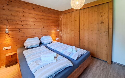 Grub: Design Intérieur, Sol, Bois, Sol, Plafond, Meubles, Chambre, Pièce, Lit, Tache De Bois