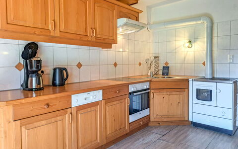 Grub: Cuisine, Cabinetry, Appareil De Cuisine, Comptoir, Sol, Principaux Appliance, Design Intérieur, Bois, Meubles, Sol