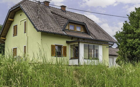 Haus Valentin: Bâtiment, Maison, Toit, Fenêtre, Herbe, Domicile, Chalet, Architecture, Zone Rurale