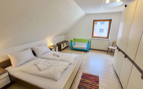 Haus Valentin: Design Intérieur, Chambre, Sol, Sol, Lit, Bois, Plafond, Pièce, Meubles, Drap De Lit