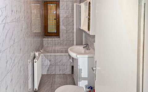 Haus Valentin: Luminaire Plomberie, Sol, Salle De Bains, Sol, Lavabo, Évier, Design Intérieur, Robinet, Plomberie, Toilette
