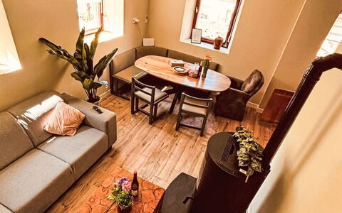 Eifelhuis im Salmtal: Meubles, Sol, Design Intérieur, Sol, Bois, Canapé, Salon, Table, Pièce, Domicile