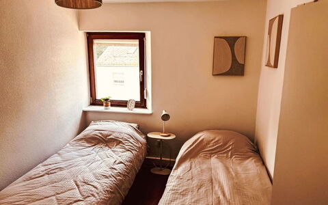 Eifelhuis im Salmtal: Mur, Lit, Chambre, Sol, Bois, Drap De Lit, Sol, Design Intérieur, Literie, Meubles
