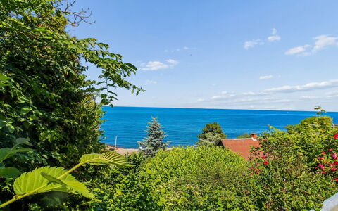 Görel - 250M from the Sea: Bleu, Jour, Vert, Végétation, Horizon, Mer, Été, Arbuste, Nuage, Océan