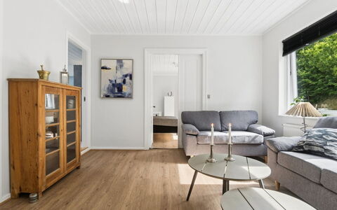 Görel - 250M from the Sea: Sol, Parquet, Sol, Design Intérieur, Meubles, Bois, Revêtement De Sol Stratifié, Salon, Canapé, Plafond