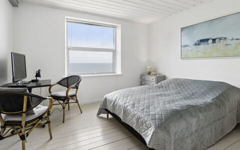 Görel - 250M from the Sea: Chambre, Lit, Sol, Sol, Drap De Lit, Literie, Bois, Design Intérieur, Meubles, Plafond