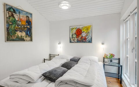 Unto - 6Km from the Sea: Design Intérieur, Chambre, Plafond, Lit, Sol, Sol, Literie, Drap De Lit, Domicile, Meubles