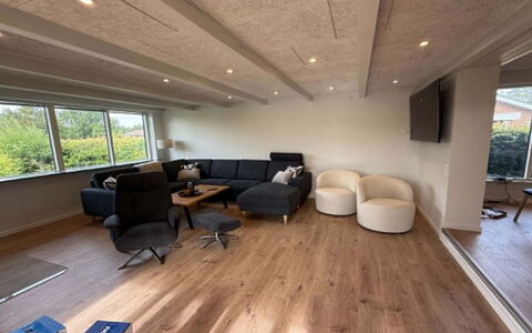 Alette - 400M from the Sea: Sol, Design Intérieur, Sol, Meubles, Parquet, Bois, Plafond, Canapé, Salon, Pièce