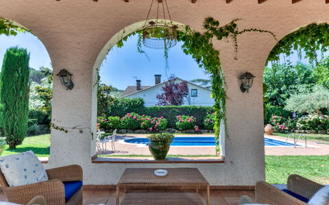 Quietud: Architecture, Arbuste, Jardin, Cambre, Domicile, Biens, Hacienda, Pot De Fleur, Ombre