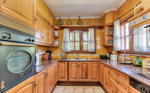 Quietud: Cabinetry, Cuisine, Bois, Design Intérieur, Meubles, Sol, Tiroir, Comptoir, Sol, Domicile
