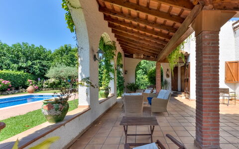 Quietud: Architecture, Jardin, Arbuste, Colonne, Maison, Domicile, Porte, Pot De Fleur, Porche