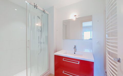 Metadier: Sol, Design Intérieur, Sol, Luminaire Plomberie, Salle De Bains, Armoire De Toilette, Plomberie, Lavabo, Plafond, Porte