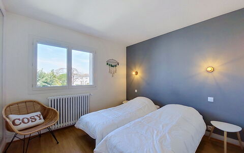 Metadier: Chambre, Mur, Design Intérieur, Lit, Bois, Plafond, Drap De Lit, Literie, Meubles, Pièce