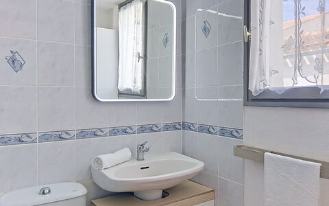 Les Dunes: Luminaire Plomberie, Évier, Lavabo, Salle De Bains, Robinet, Plomberie, Tuile, Porcelaine, Céramique, Miroir