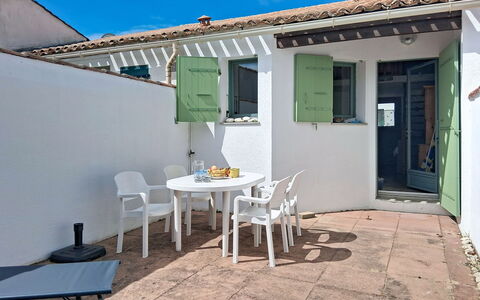Les Dunes: Domicile, Porte, Ombre, Chaise, Mobilier De Jardin, Tableau De Plein Air, Plante D'Appartement, Balcon, Table Cuisine Et Salle A Manger