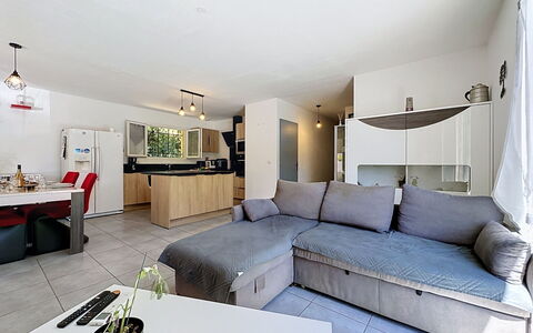Villa des Amoureux: Meubles, Design Intérieur, Canapé, Sol, Sol, Salon, Plafond, Pièce, Appartement