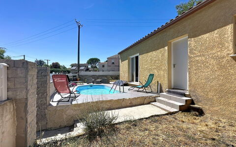Villa des Amoureux: Zone Résidentielle, Maison, Domicile, Établissements Humains, Chalet, Biens, Béton, Ombre, Piscine, Arrière-Cour