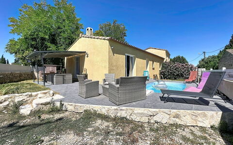 Villa des Amoureux: Domicile, Chalet, Ombre, Biens, Béton, Arrière-Cour, Aménagement Paysager, Cour, Chaise, Mobilier De Jardin