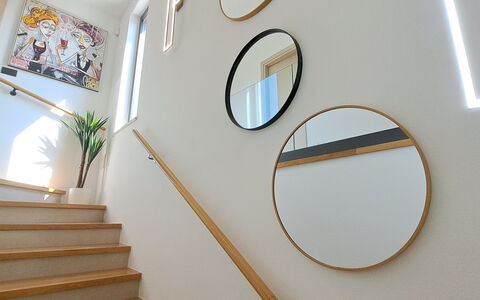 Val: Design Intérieur, Meubles, Bois, Sol, Plafond, Sol, Pièce, Éclairage, Appartement, Table