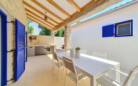 Villa Mm Stankovci: Design Intérieur, Meubles, Bois, Sol, Plafond, Sol, Pièce, Éclairage, Appartement, Table