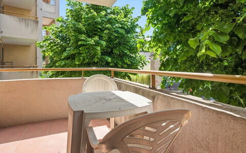 Virginia: Appartement, Plafond, Tache De Bois, Balcon, Dur, Daylighting, Porche