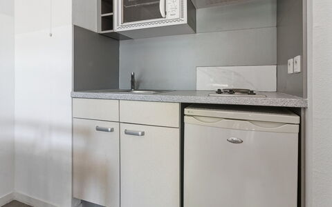 Virginia: Design Intérieur, Sol, Sol, Cabinetry, Comptoir, Domicile, Pièce, Cuisine, Principaux Appliance, Appartement