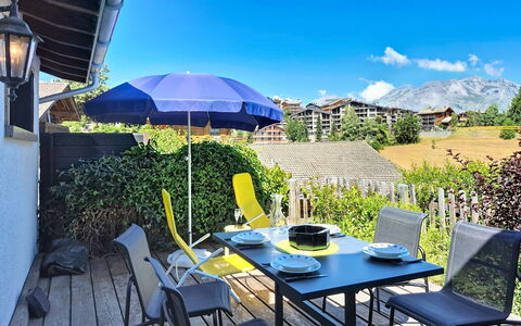 Balcon du Ciel 1: Meubles, Chaise, Mobilier De Jardin, Table, Tableau De Plein Air, Table Cuisine Et Salle A Manger, Ombre, Table Basse, Jardin, Patio