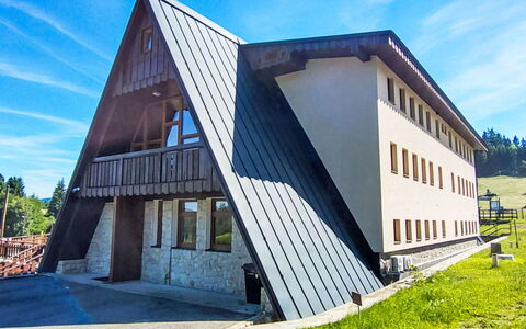 Arnika: Bleu, Zone Résidentielle, Appartement, Condominium, Recours, Balcon, Biens, Pelouse, Piscine, Hôtel