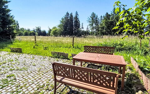 Golden View: Arbuste, Jardin, Couverture De Sol, Aménagement Paysager, Parc, Pelouse, Mobilier De Jardin, Ombre, Passerelle, Cour