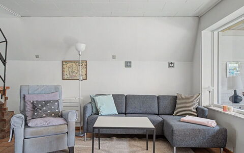 Rosalie - 150M from the Sea: Meubles, Design Intérieur, Sol, Mur, Canapé, Sol, Bois, Appartement, Salon, Plafond