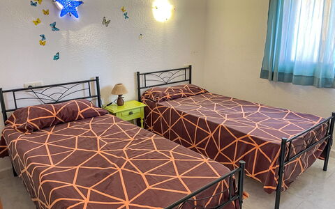 Vista Mar: Lit, Chambre, Literie, Drap De Lit, Meubles, Sol, Sol, Design Intérieur, Linge, Cadre De Lit