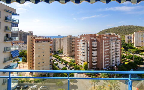 Cala del Vent: Chaîne De Montagnes, Balcon, Village De Montagne