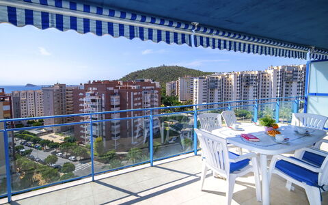 Cala del Vent: Chaîne De Montagnes, Balcon, Village De Montagne