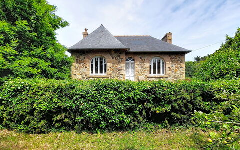 Ty Yannick: Chaîne De Montagnes, Balcon, Village De Montagne