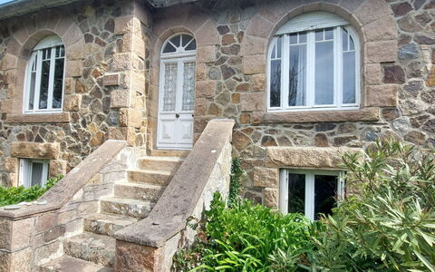 Ty Yannick: Chaîne De Montagnes, Balcon, Village De Montagne