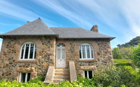 Ty Yannick: Chaîne De Montagnes, Balcon, Village De Montagne