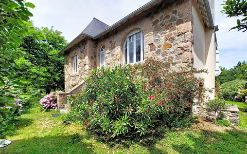 Ty Yannick: Chaîne De Montagnes, Balcon, Village De Montagne