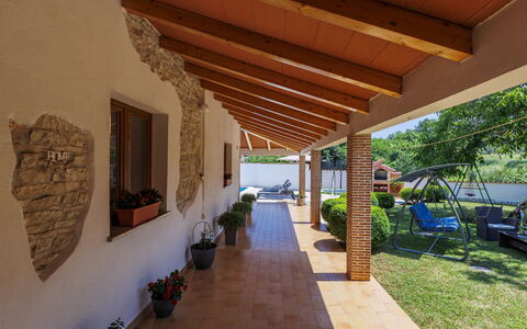 Nevenka: Chaîne De Montagnes, Balcon, Village De Montagne
