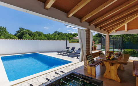 Nevenka: Chaîne De Montagnes, Balcon, Village De Montagne