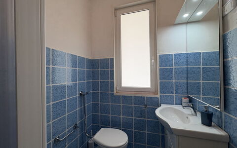 Casale Nardi: Salle De Bains, Luminaire Plomberie, Mur, Siège De Toilette, Toilette, Sol, Sol, Plomberie, Design Intérieur, Évier